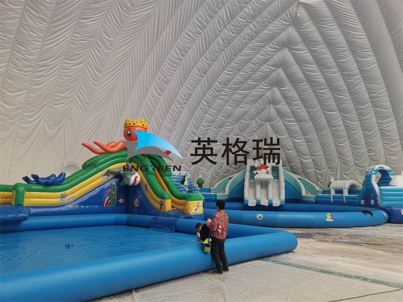 氣膜館與水上樂園，一種奇妙的搭配